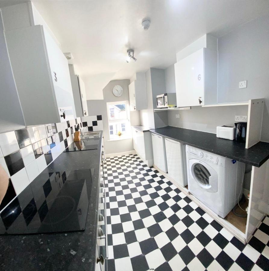 Cloud9 Guest House - By Coastline Retreats - Newly Renovated, Beautiful Ensuite Rooms Near Seafront In Town Centre, Netflix, Superfast Wifi, Communal Kitchen Bournemouth Ngoại thất bức ảnh