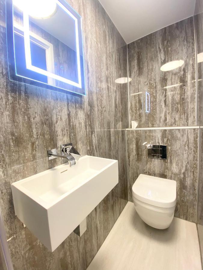Cloud9 Guest House - By Coastline Retreats - Newly Renovated, Beautiful Ensuite Rooms Near Seafront In Town Centre, Netflix, Superfast Wifi, Communal Kitchen Bournemouth Ngoại thất bức ảnh