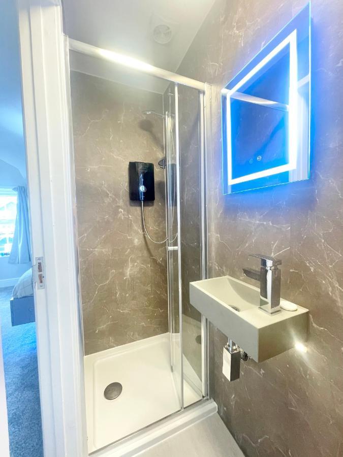 Cloud9 Guest House - By Coastline Retreats - Newly Renovated, Beautiful Ensuite Rooms Near Seafront In Town Centre, Netflix, Superfast Wifi, Communal Kitchen Bournemouth Ngoại thất bức ảnh